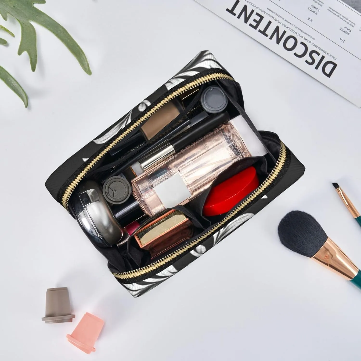 Damask Pattern Toiletry Pouch, Travel-Friendly Makeup Organizer For Makeup Brushes, Lipsticks