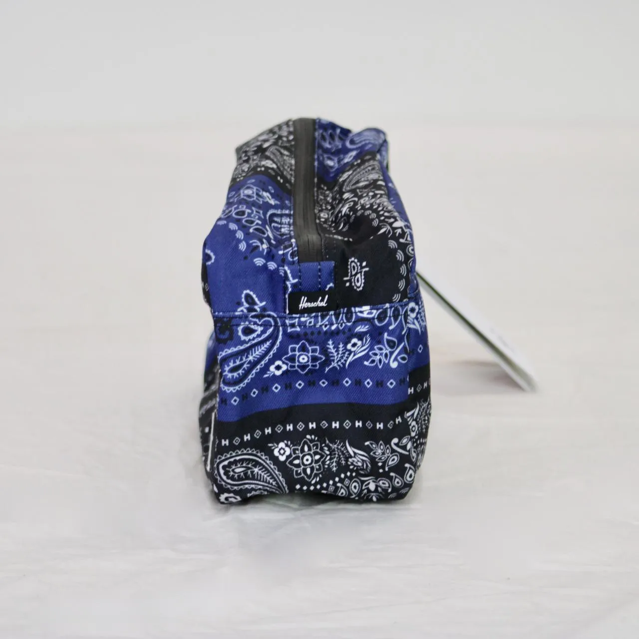 Herschel Chapter Travel Kit Navy Bandana