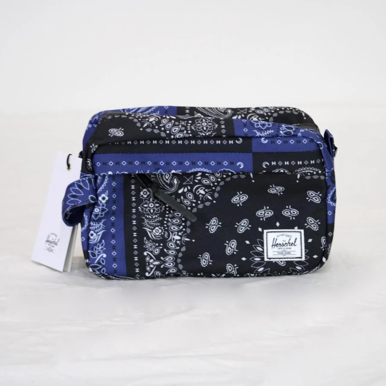 Herschel Chapter Travel Kit Navy Bandana