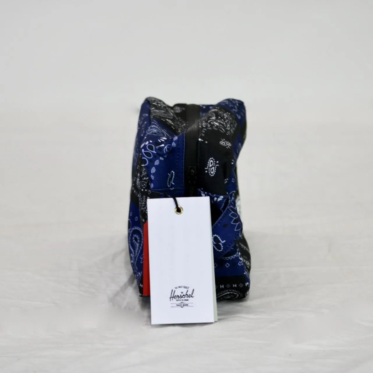 Herschel Chapter Travel Kit Navy Bandana