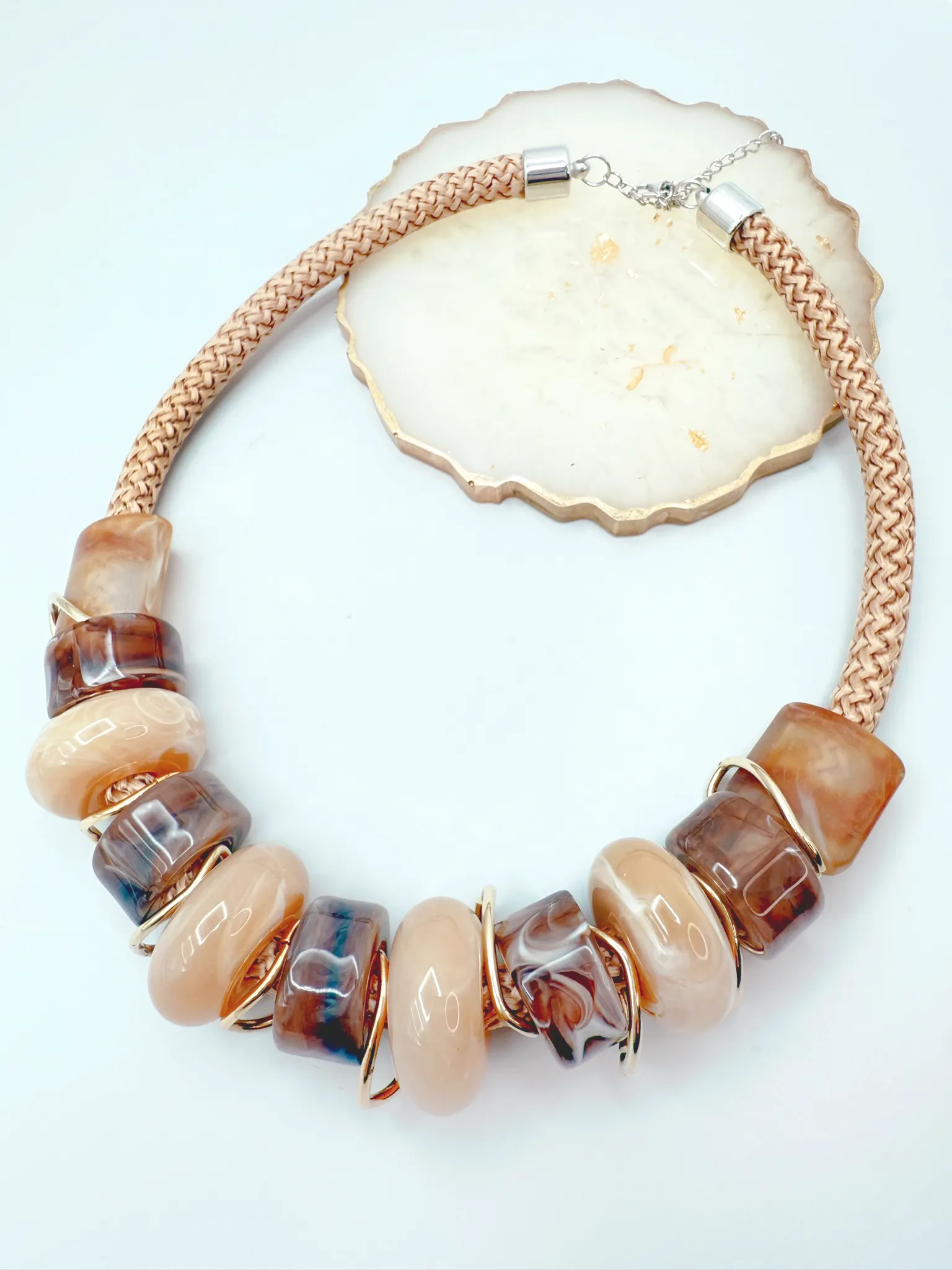 Rustic Flow Necklace – Resin and Fabric Elegance Adjustable