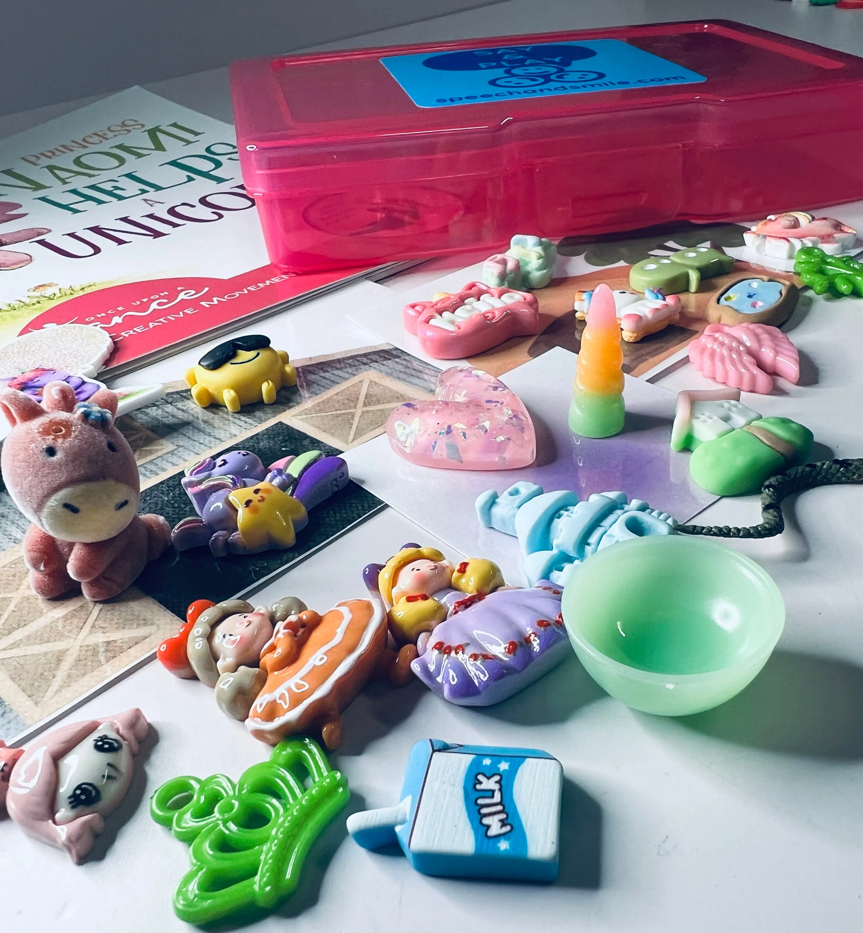 Say and Play Story Kit for Naomi Helps a Unicorn Mini Objects Speech Therapy Trinkets for the Book Reading Gift