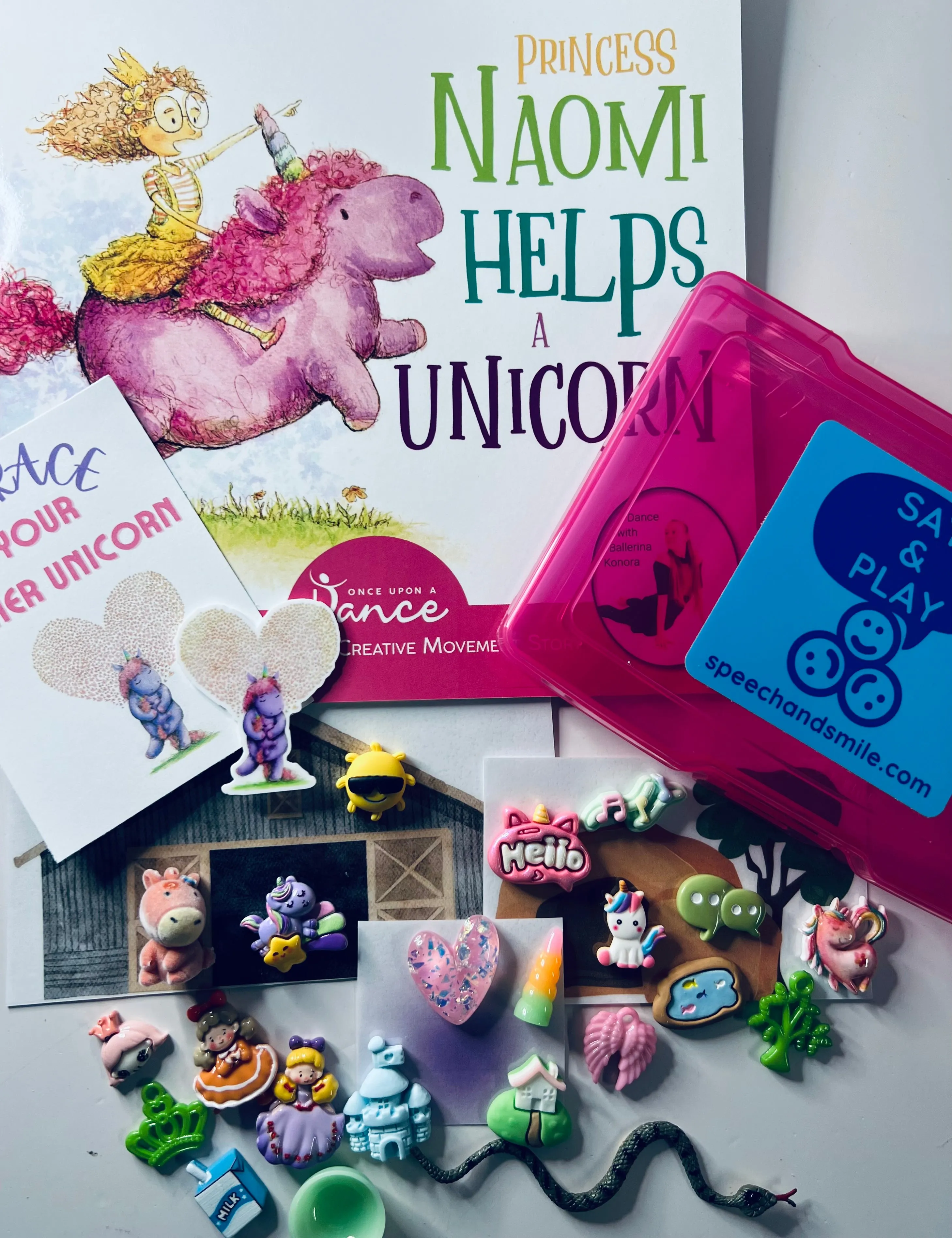Say and Play Story Kit for Naomi Helps a Unicorn Mini Objects Speech Therapy Trinkets for the Book Reading Gift