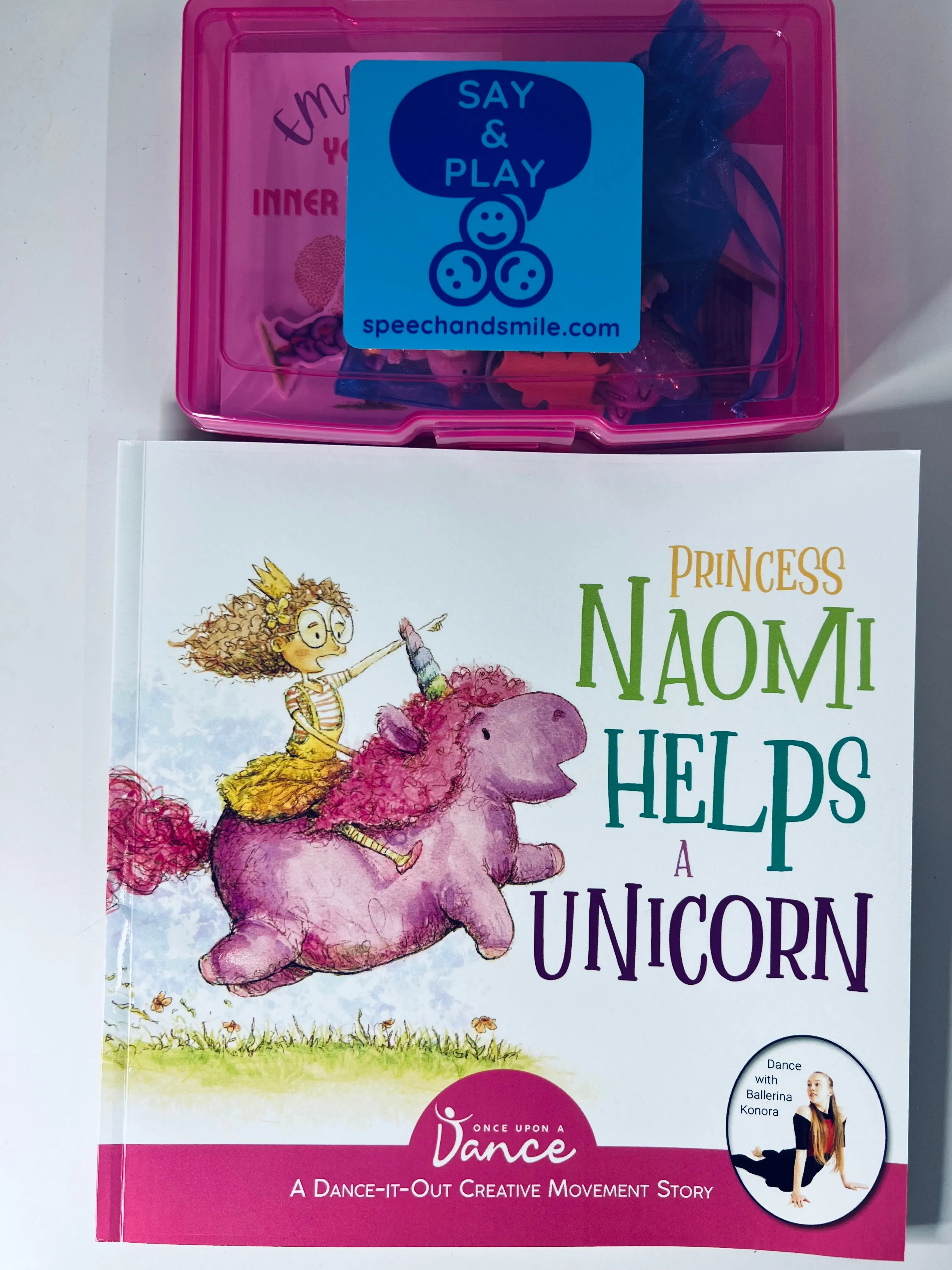 Say and Play Story Kit for Naomi Helps a Unicorn Mini Objects Speech Therapy Trinkets for the Book Reading Gift